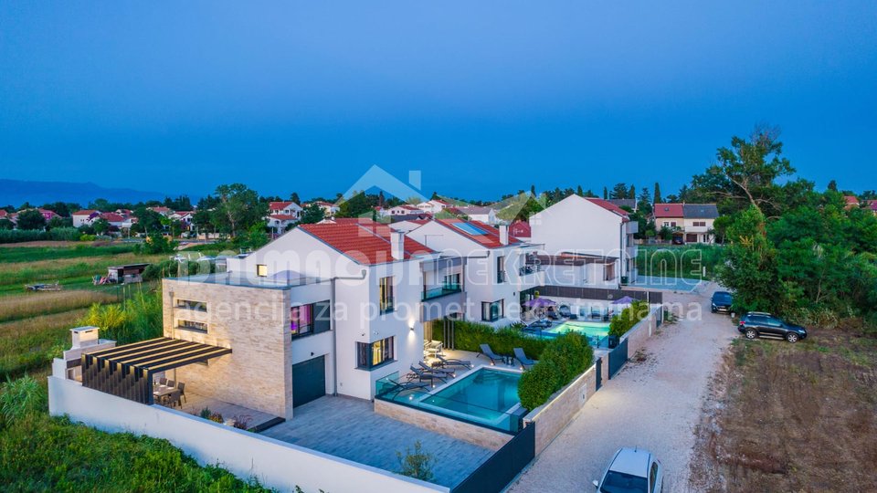 Zadar, Privlaka, luksuzna wellness villa sa grijanim bazenom