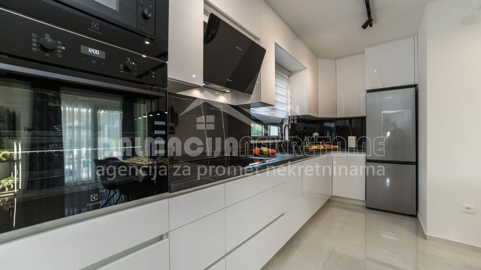 House, 200 m2, For Sale, Privlaka