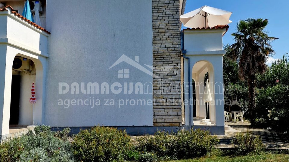 Zadar, Privlaka, samostojna hiša, 100 m od morja