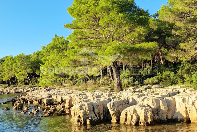 Biograd n/m, Pakoštane, građevinsko zemljište s građevinskom dozvolom