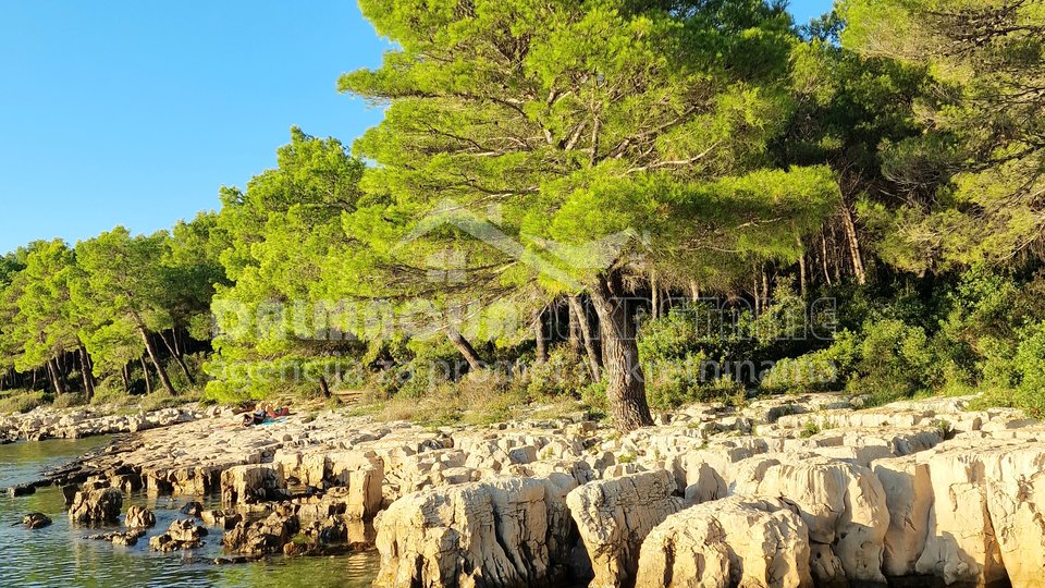 Biograd n/m, Pakoštane: Gradbeno zemljišče z gradbenim dovoljenjem*